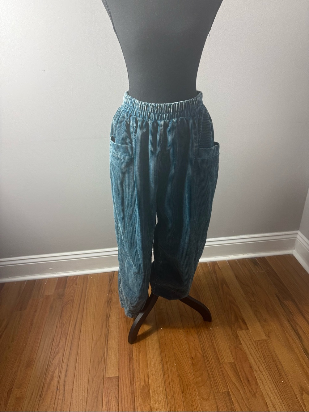 Zenana Outfitters Teal Corduroy Cropped Pants with Pockets